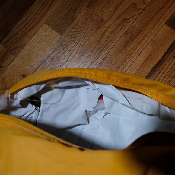 Rainbow Zip Duffle Tote Bag Flaws - Picture 4 of 7